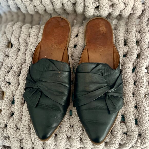 Bueno Black Leather Mules – Size 38 (7.5) Slip-On Flats - Picture 2 of 12